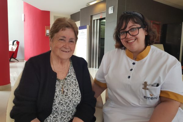Nazaret enfermera de la Residencia de personas mayores en Barcelona, Sant Genis