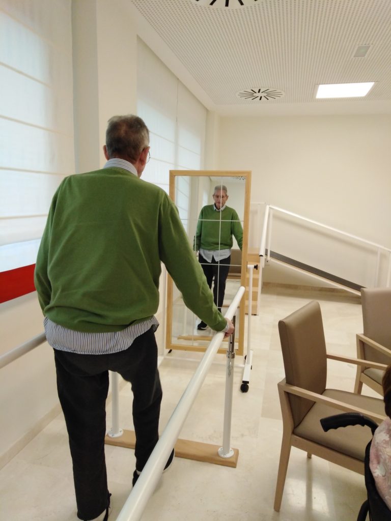 beneficios de las salas de rehabilitación en personas mayores