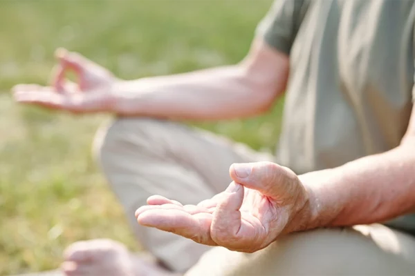 yoga terapéutico para adultos mayores