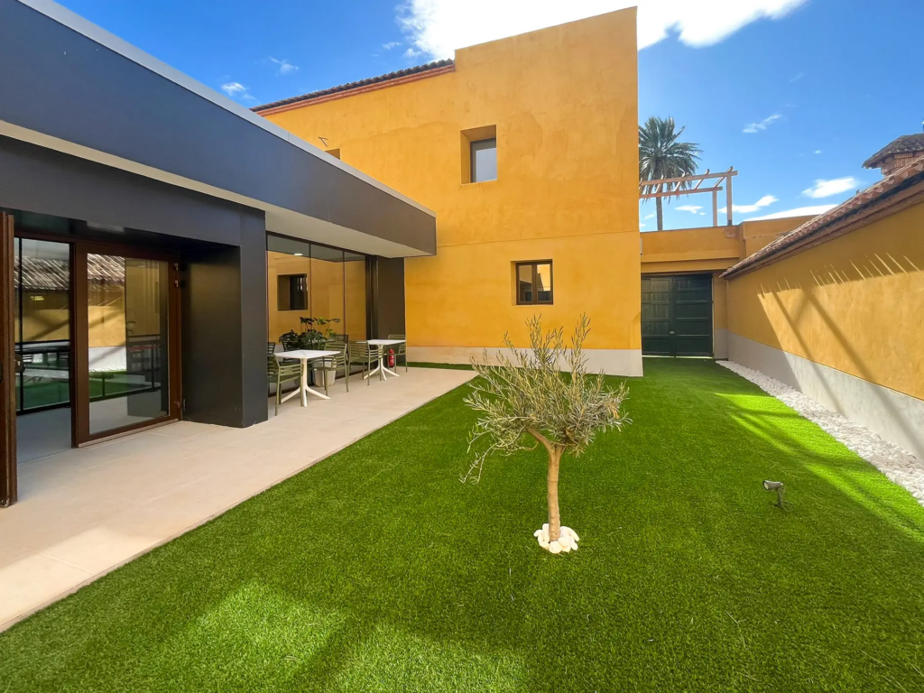 Emera Murcia La Ladera patio